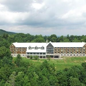 Amicalola Falls State Park And Lodge